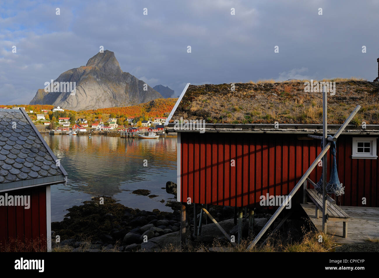 La Norvège, Nordland County, îles Lofoten, l'île de Moskenes, Reine, rorbu (maison de pêcheur traditionnel) Banque D'Images