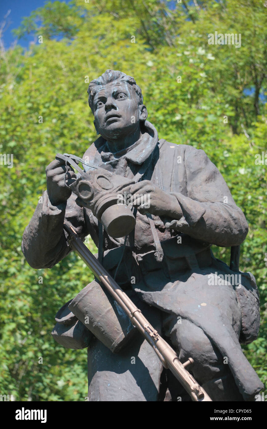 Le monument commémoratif de guerre Poilu Samogneux, sculptée par Gaston Broquet, Samogneux, Meuse, Lorraine, France. Banque D'Images