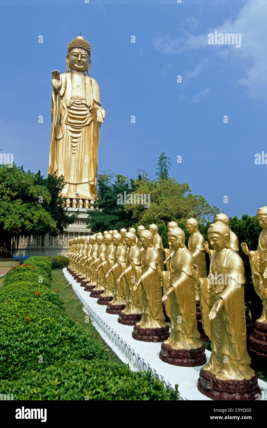 Dashu District Kaohsiung Taiwan Fo Guang Shan monastère bouddhiste du Grand Bouddha 40 m de haut et entouré de 480 statues de Bouddha Banque D'Images