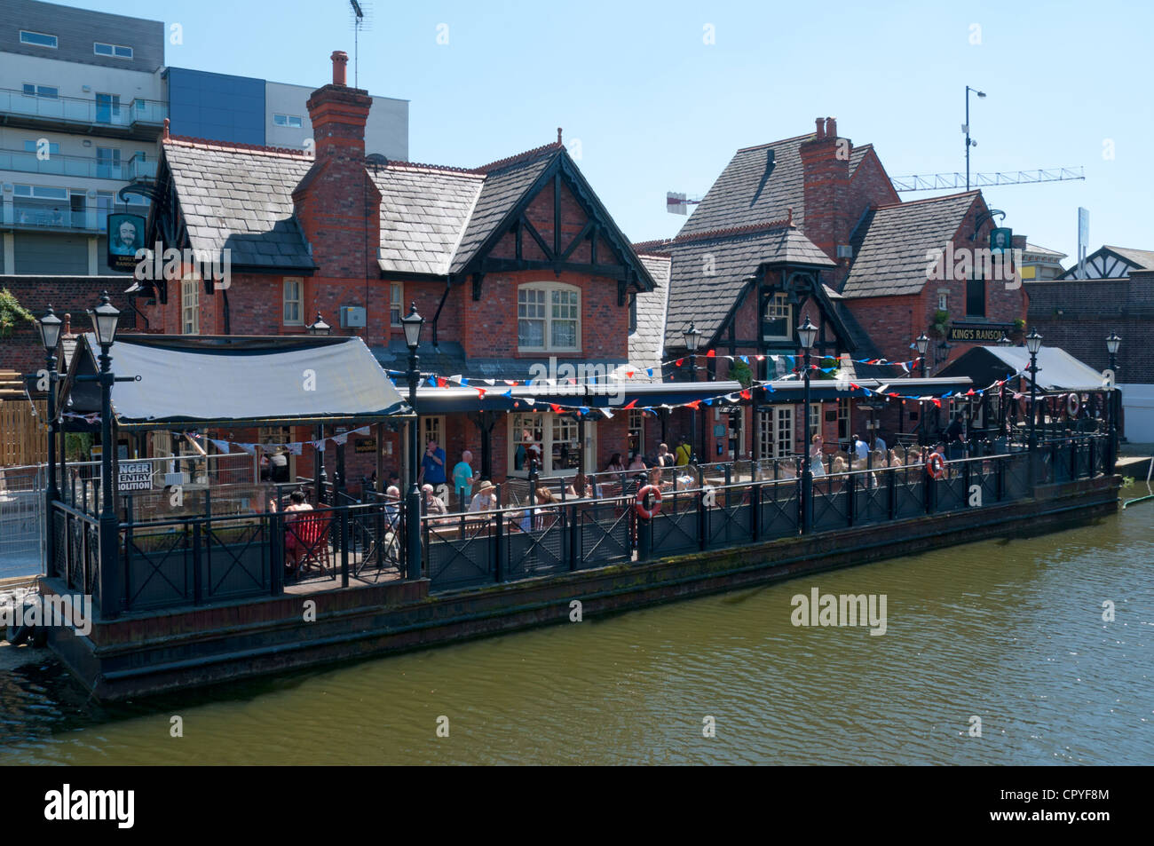 Coin salon flottant au King's Ransom pub sur le Canal de Bridgewater à vendre, Cheshire, England, UK Banque D'Images