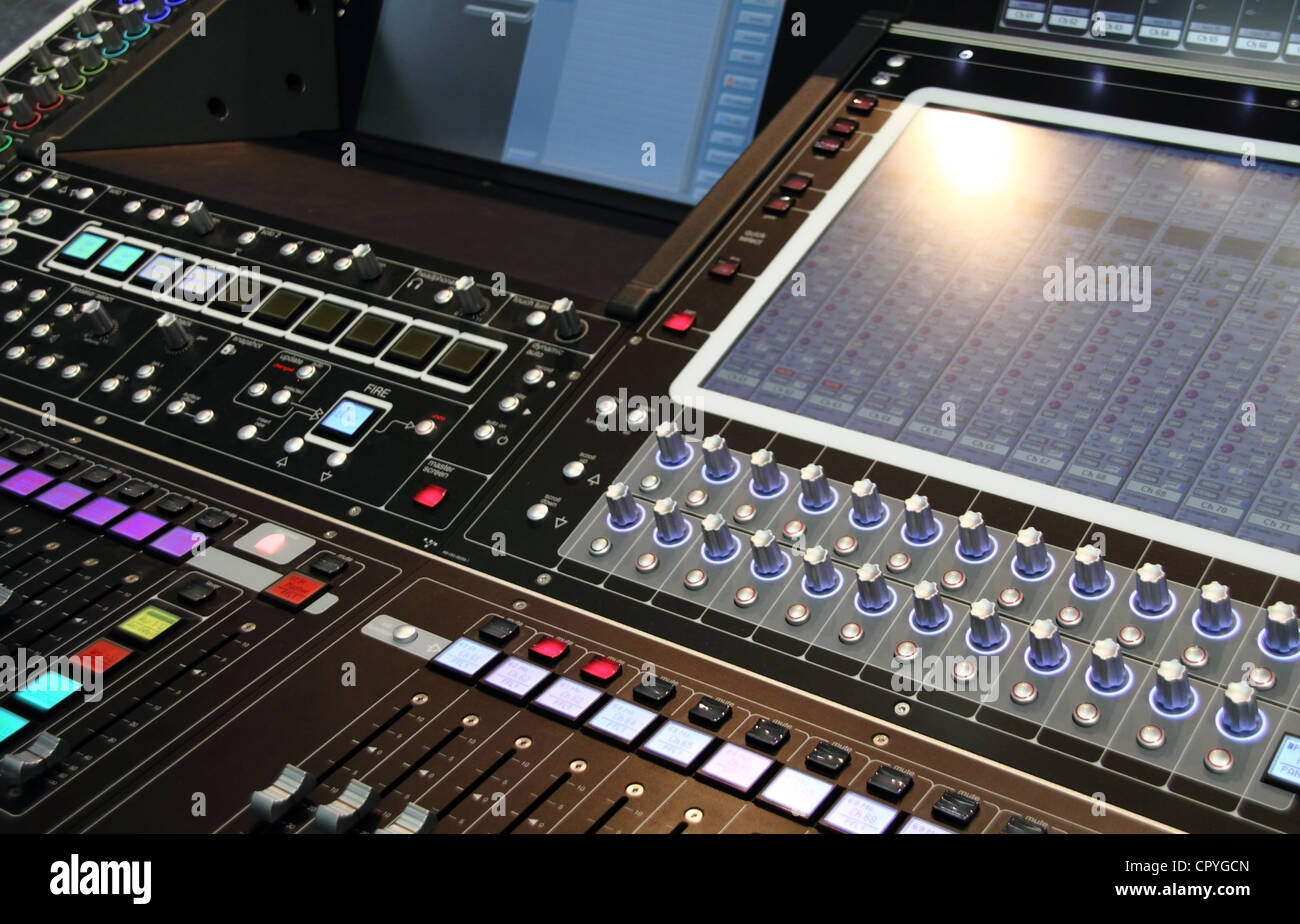 Professional audio mixer 24 au concert il Banque D'Images