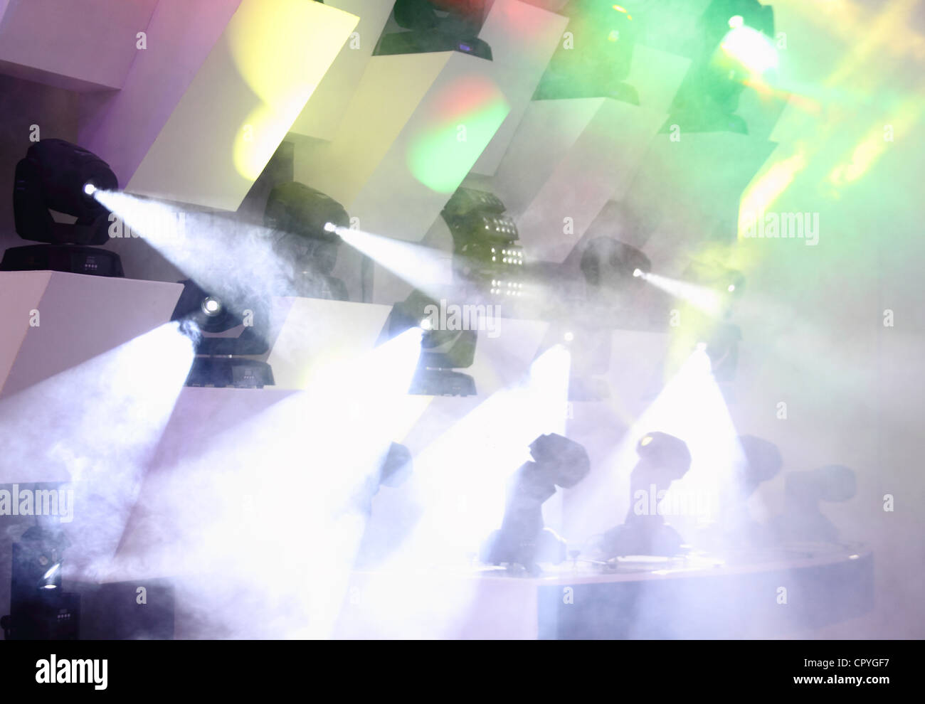Belle éclairage disco colorée dans la scène Banque D'Images