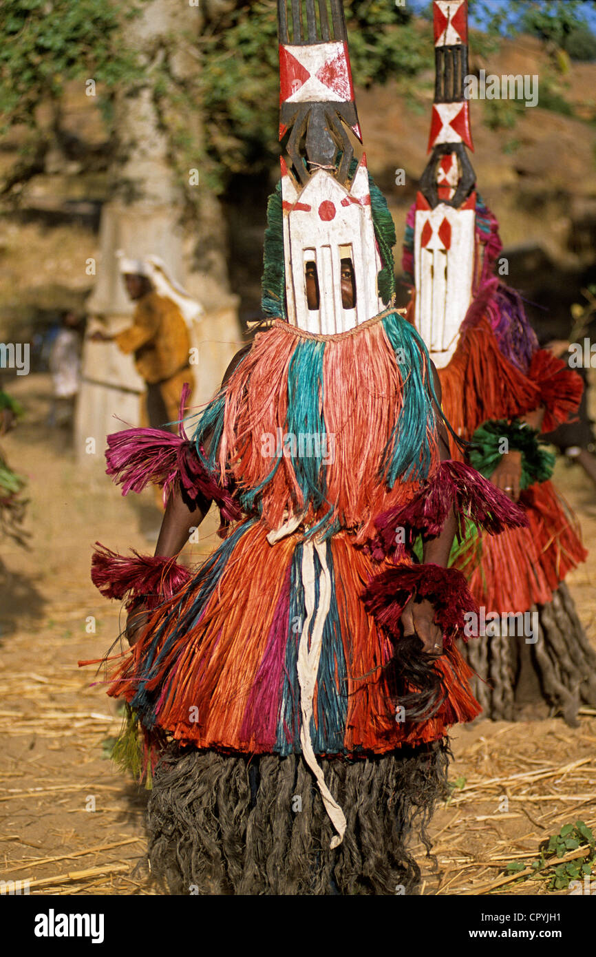 Mali, Pays Dogon, Ennde, au bas de falaises de Bandiagara UNESCO World Heritage, danses traditionnelles strictement pour les hommes où Banque D'Images