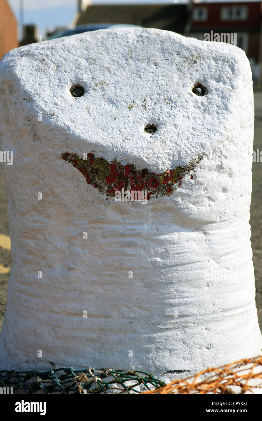 Amarrage à quai avec bollard chauds face ajouté dans la ville de Girvan Ayrshire Banque D'Images