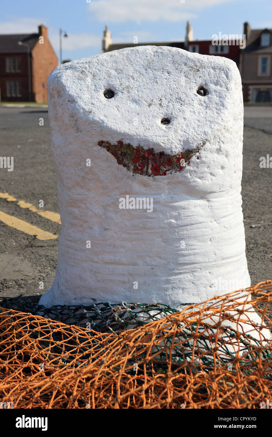 Amarrage à quai avec bollard chauds face ajouté dans la ville de Girvan Ayrshire Banque D'Images