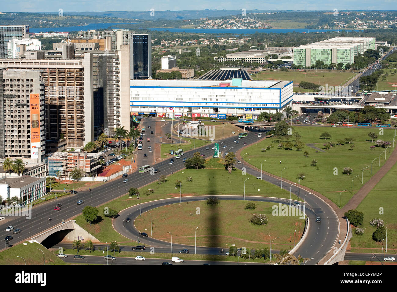 Brésil Brasilia inscrite au Patrimoine Mondial de l'UNESCO avec le côté nord bâtiments ministériels et Do Paranoa Lake dans l'arrière-plan Banque D'Images