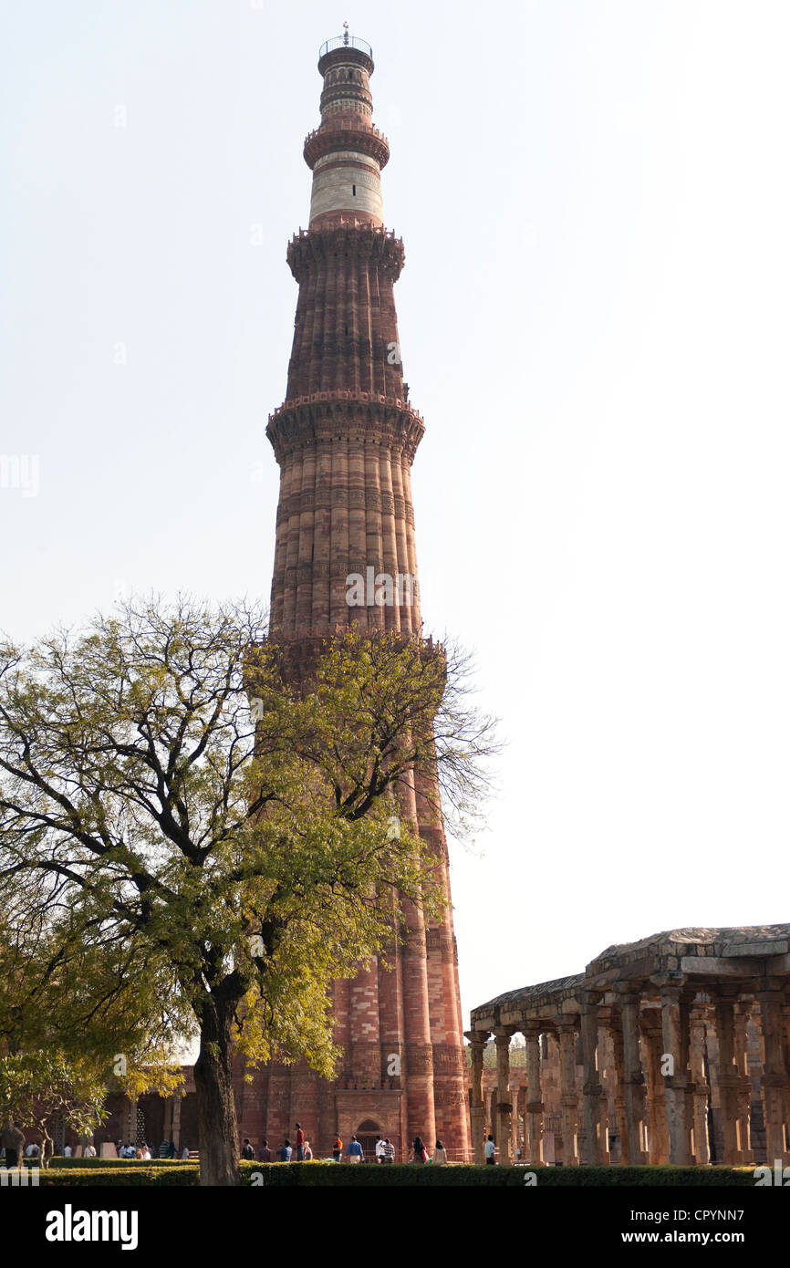 Qutb Minar minaret, du patrimoine culturel mondial de l'UNESCO, New Delhi, Inde Banque D'Images
