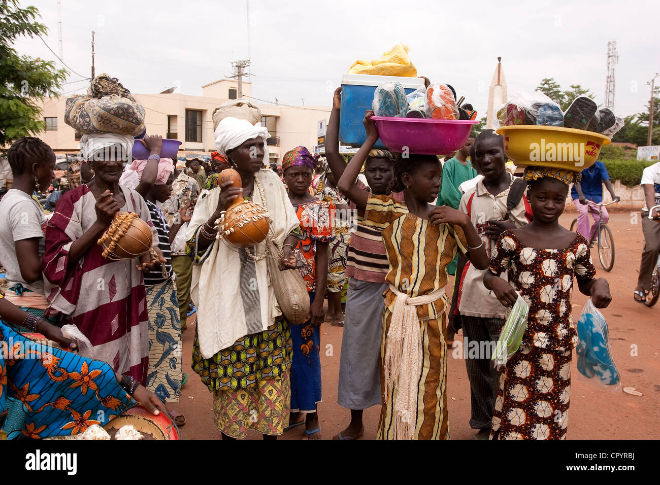 La ville de Sikasso, Mali, deux femmes jouant de la musique Banque D'Images