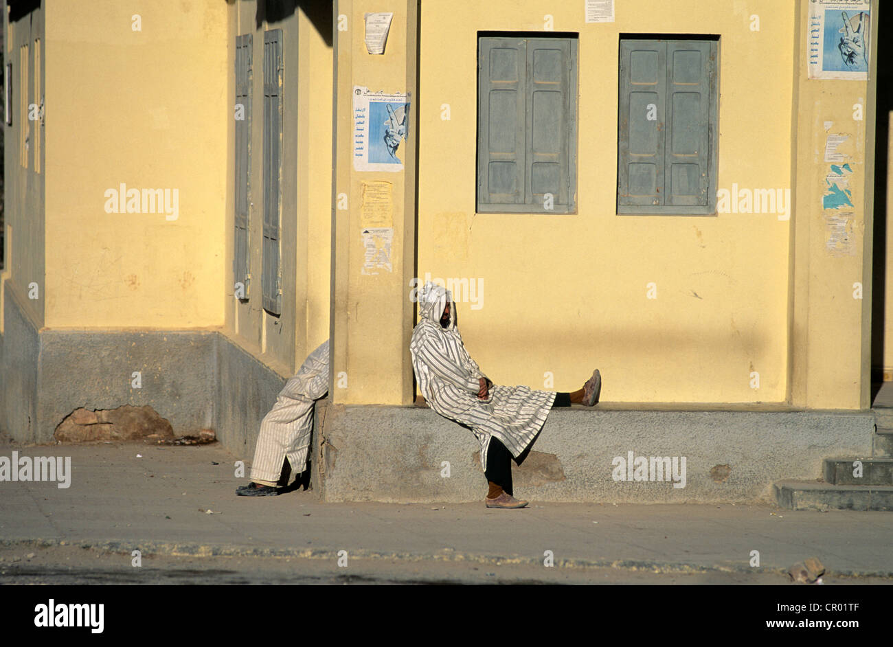 Le Maroc, Haut Atlas, Midelt, habitants au moment de la sieste Banque D'Images