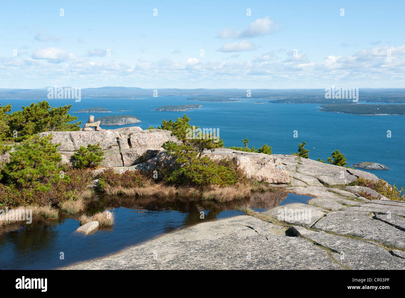 Les roches de granit, de randonnée balisé "sentier du ruisseau Bear', vue depuis le sommet de la montagne de Champlain, l'Acadia National Park Banque D'Images