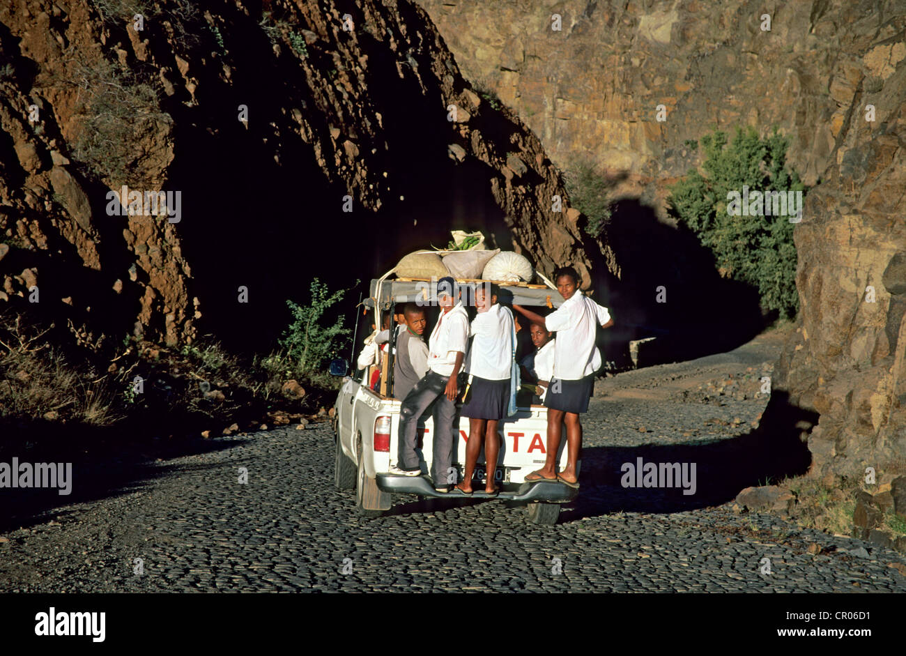Le Cap Vert, l'île de Santo Antao, transports publics en direction de l'école de cha de morte Banque D'Images
