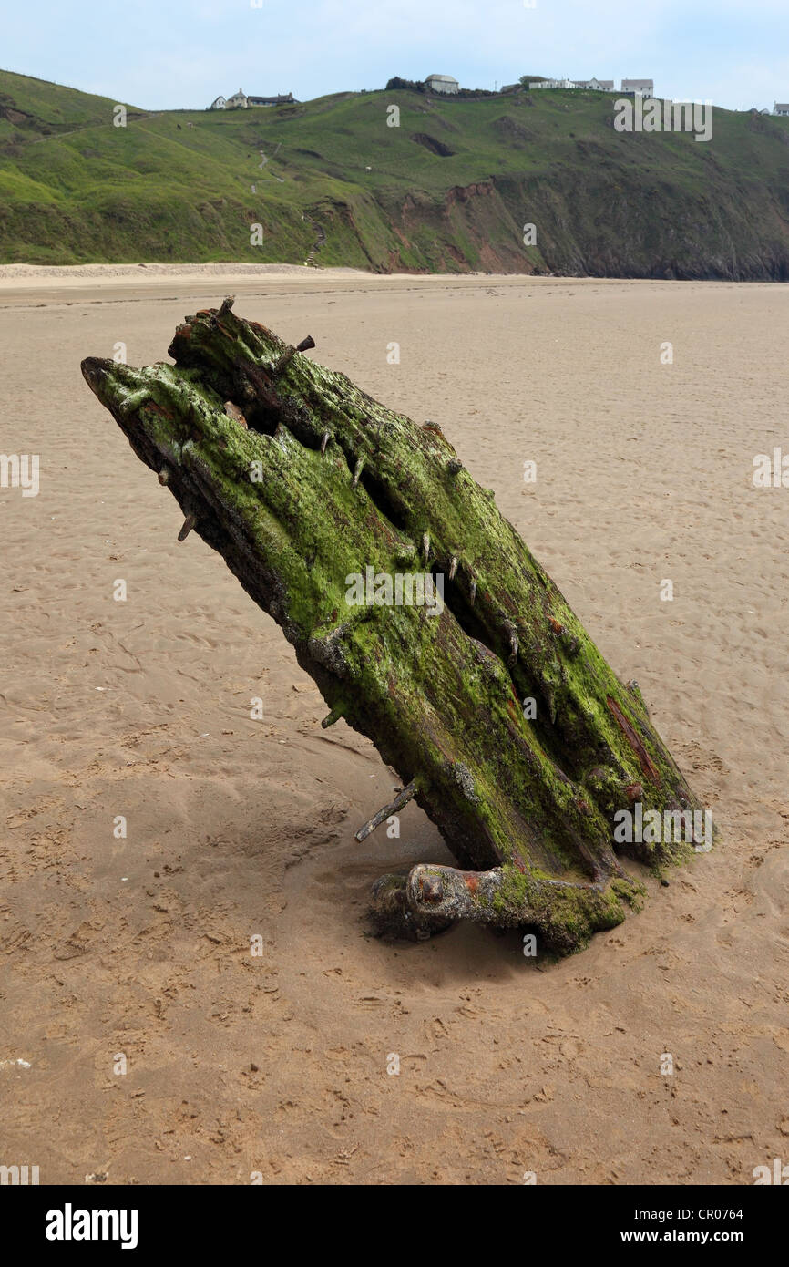 Les vestiges de l'Helvetia navire norvégien qui s'est échoué sur la plage de Rhossili en 1887 Gower Wales UK Banque D'Images