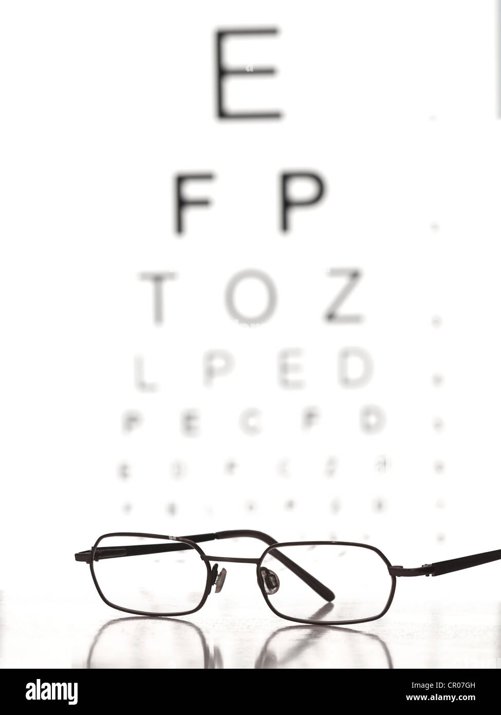 Les verres et l'oeil de Snellen graphique, pour examen de la vue des yeux,de la santé et en médecine thèmes Banque D'Images