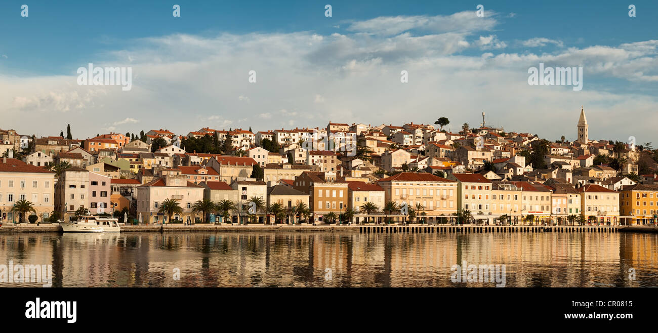 Msall panorama de ville méditerranéenne sur la côte Adriatique, Mali Losinj, Croatie Banque D'Images