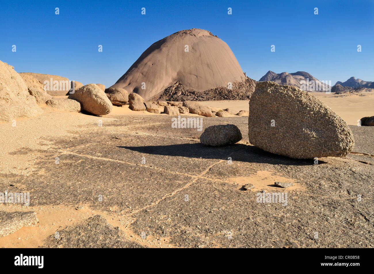 Immense dôme de granit à Tehenadou, Adrar n'Ahnet, Adrar Ahnet, Algérie, Sahara, Afrique du Nord Banque D'Images