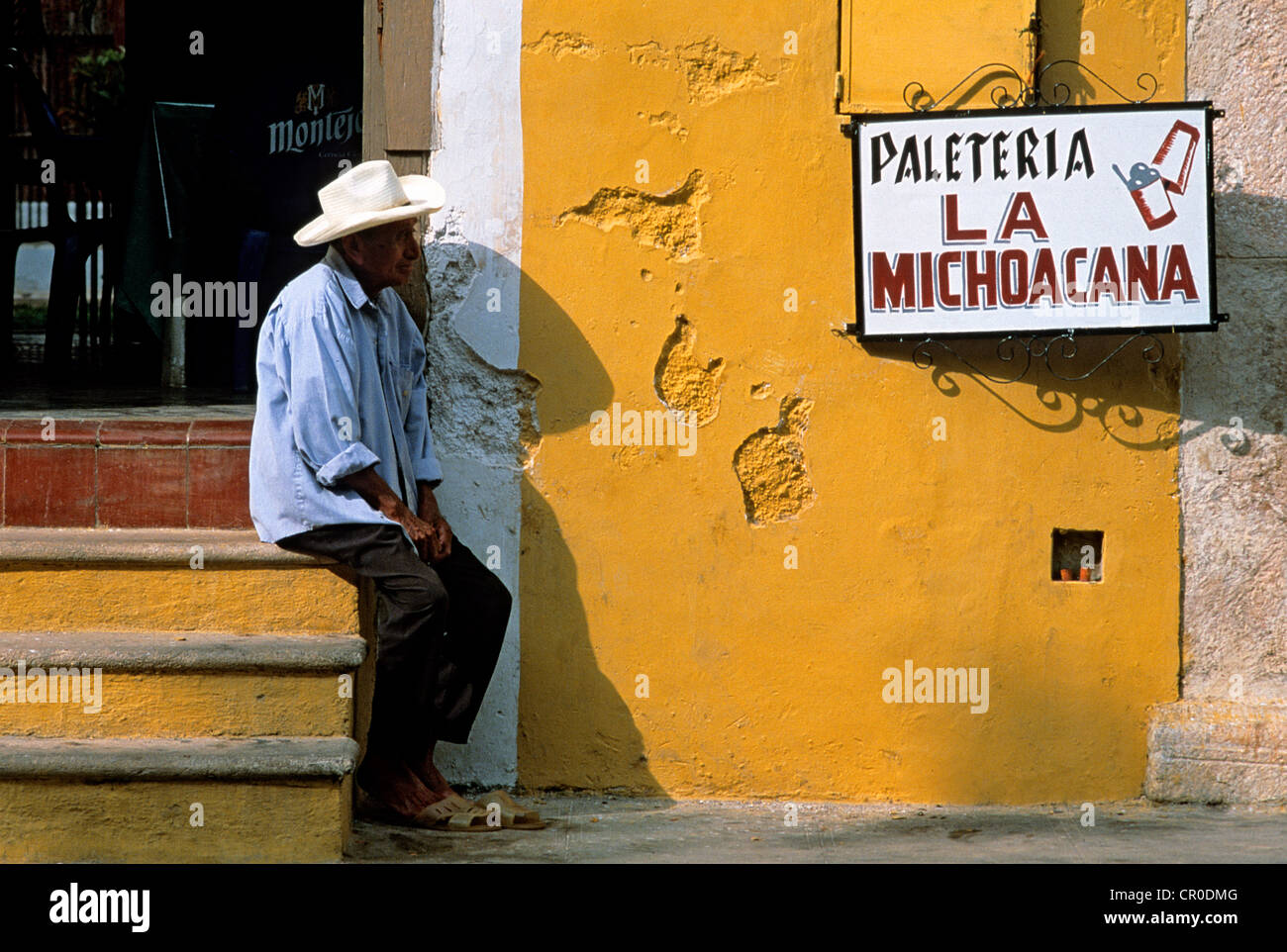 Le Mexique, l'état du Yucatan, Izamal, la ville jaune, couleur façade d'une boulangerie Banque D'Images