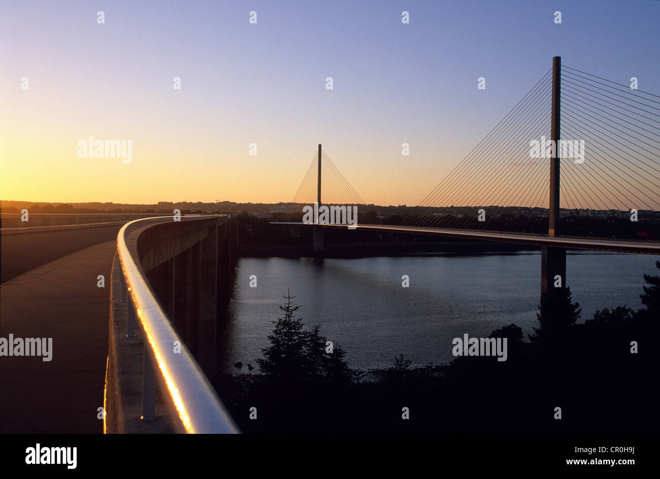 France, Manche, mer d'Iroise, Pont de l'Iroise sur la rivière de l'Elorn, au bord d'une rade de Brest Banque D'Images