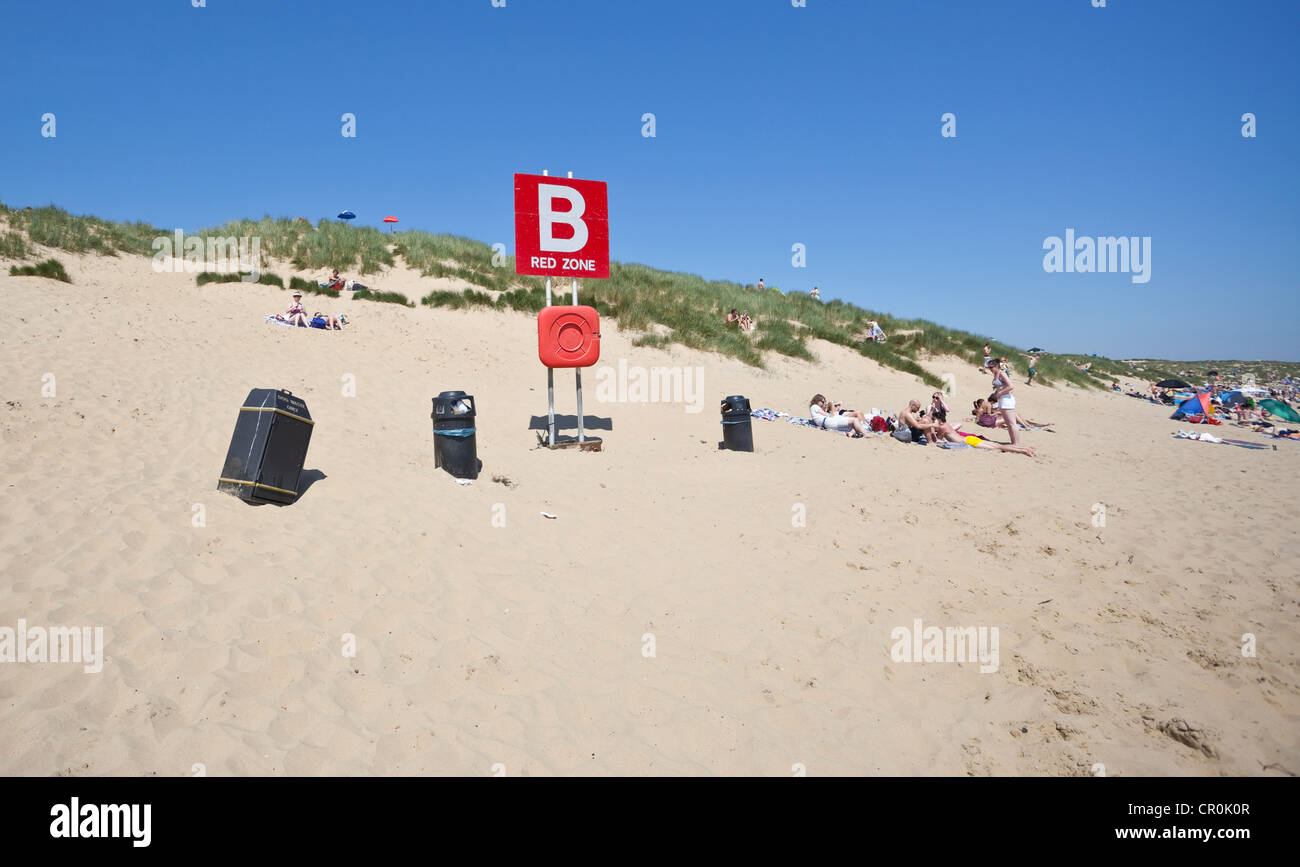 B panneau Red zone sur Camber Sands Beach, East Sussex, Angleterre, Royaume-Uni Banque D'Images