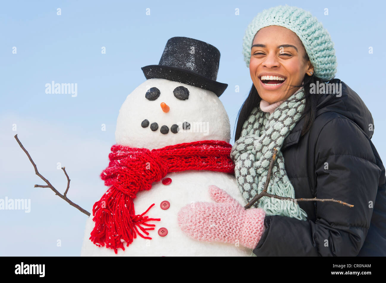 USA, New Jersey, Jersey City, Portrait de femme avec snowman Banque D'Images