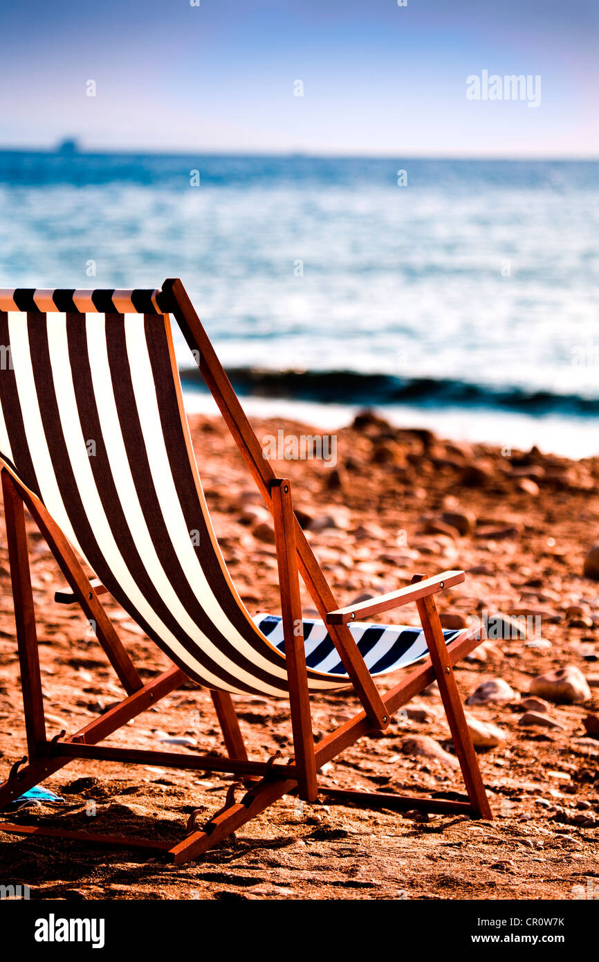 Chaise en toile, Topinetti beach près de Rio Marina, sur l'île d'Elbe, Italie, Europe Banque D'Images