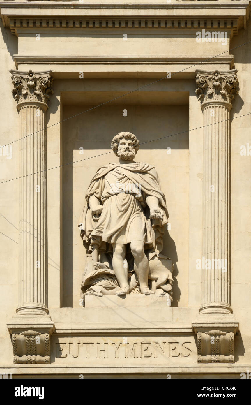 Statue d'Euthymenes explorateur grec dans la niche de la Chambre De Commerce ou la Bourse la Canebière Marseille ou Marseille Provence France Banque D'Images
