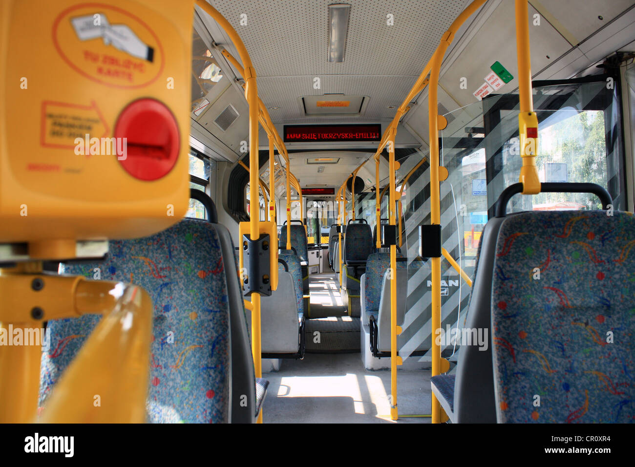 Le transport par autobus dans la ville à l'intérieur de la vue Banque D'Images