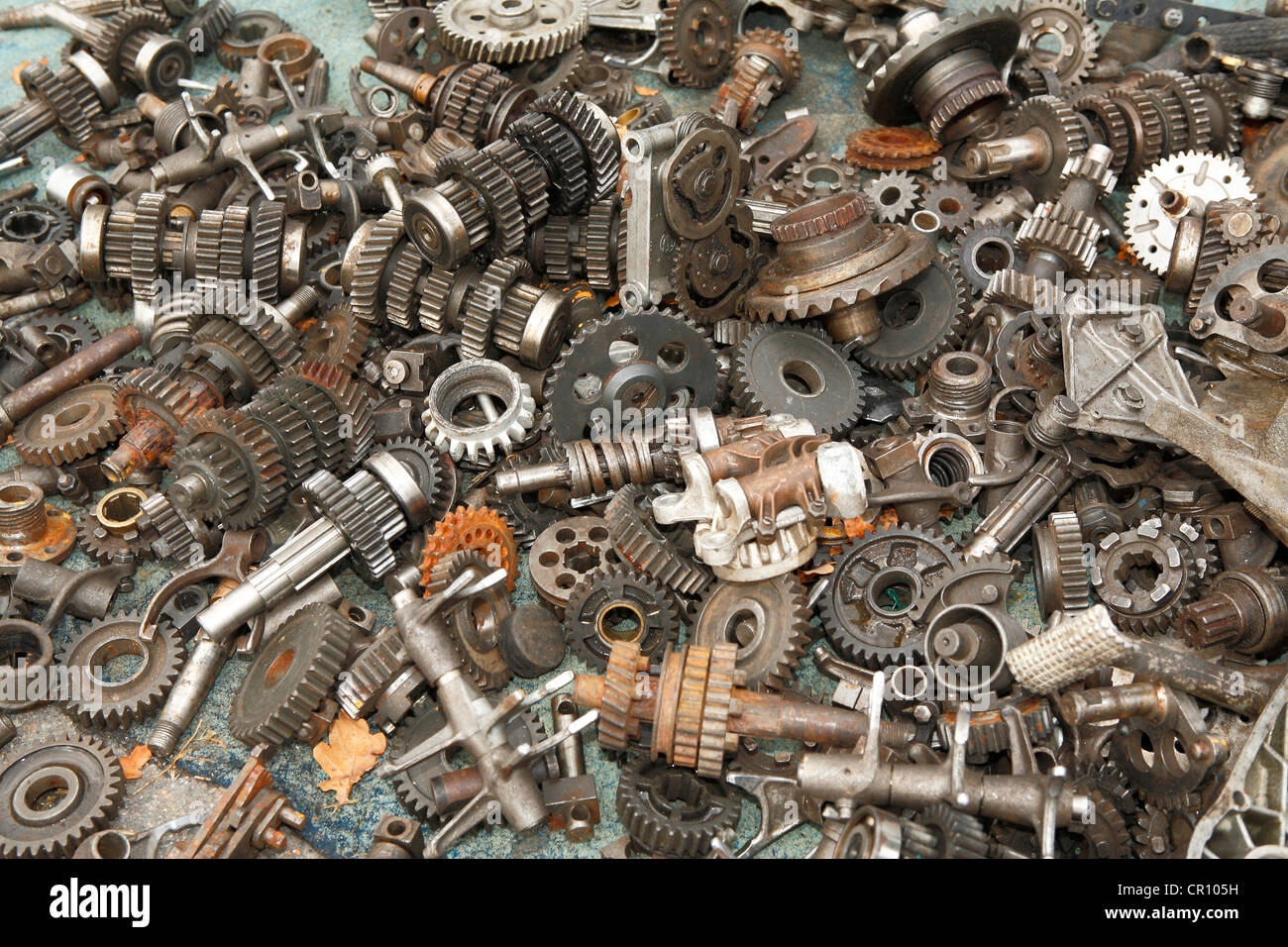 Marché aux puces, ferraille, pièces métalliques Banque D'Images