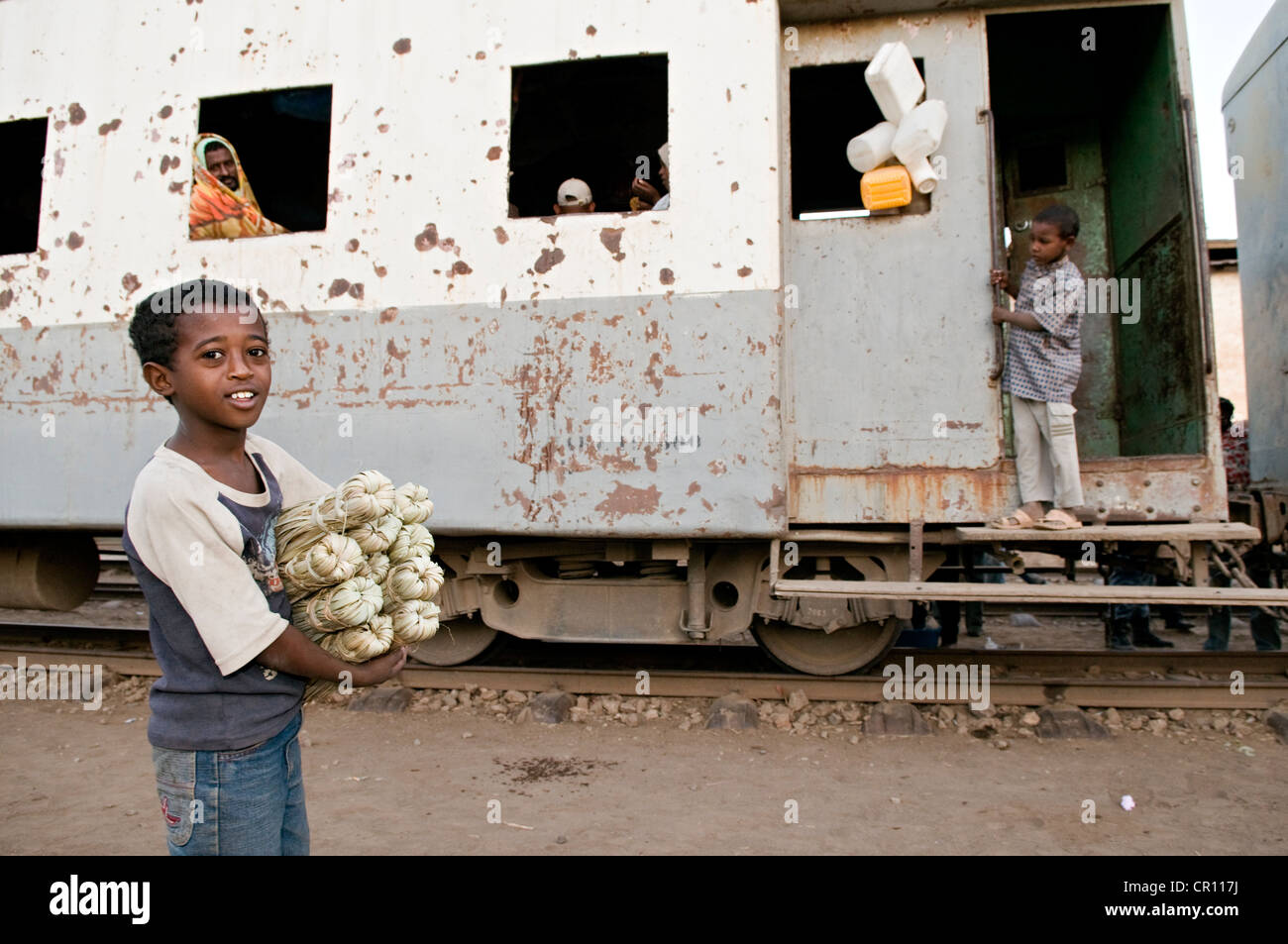 L'Éthiopie, région Afar, à fleur d'Saba, train sur la seule ligne de chemin de fer entre Djibouti et l'Éthiopie, construit par les Français Banque D'Images