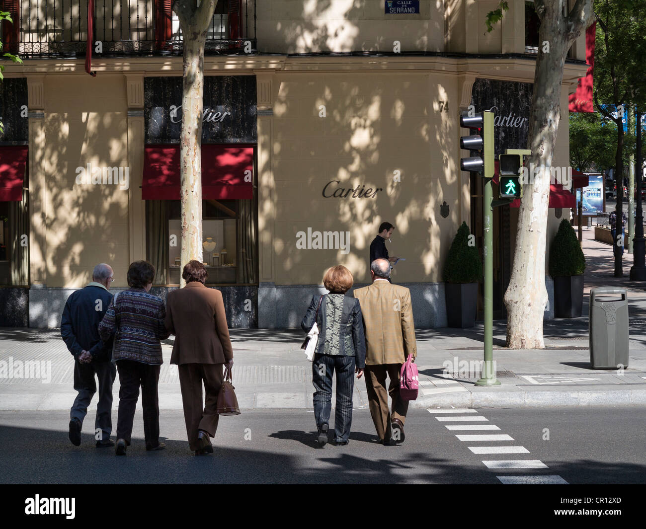 Calle de Serrano à Madrid, l'une des plus luxueuses rues commerçantes du monde, dans le quartier de Salamanca. Banque D'Images