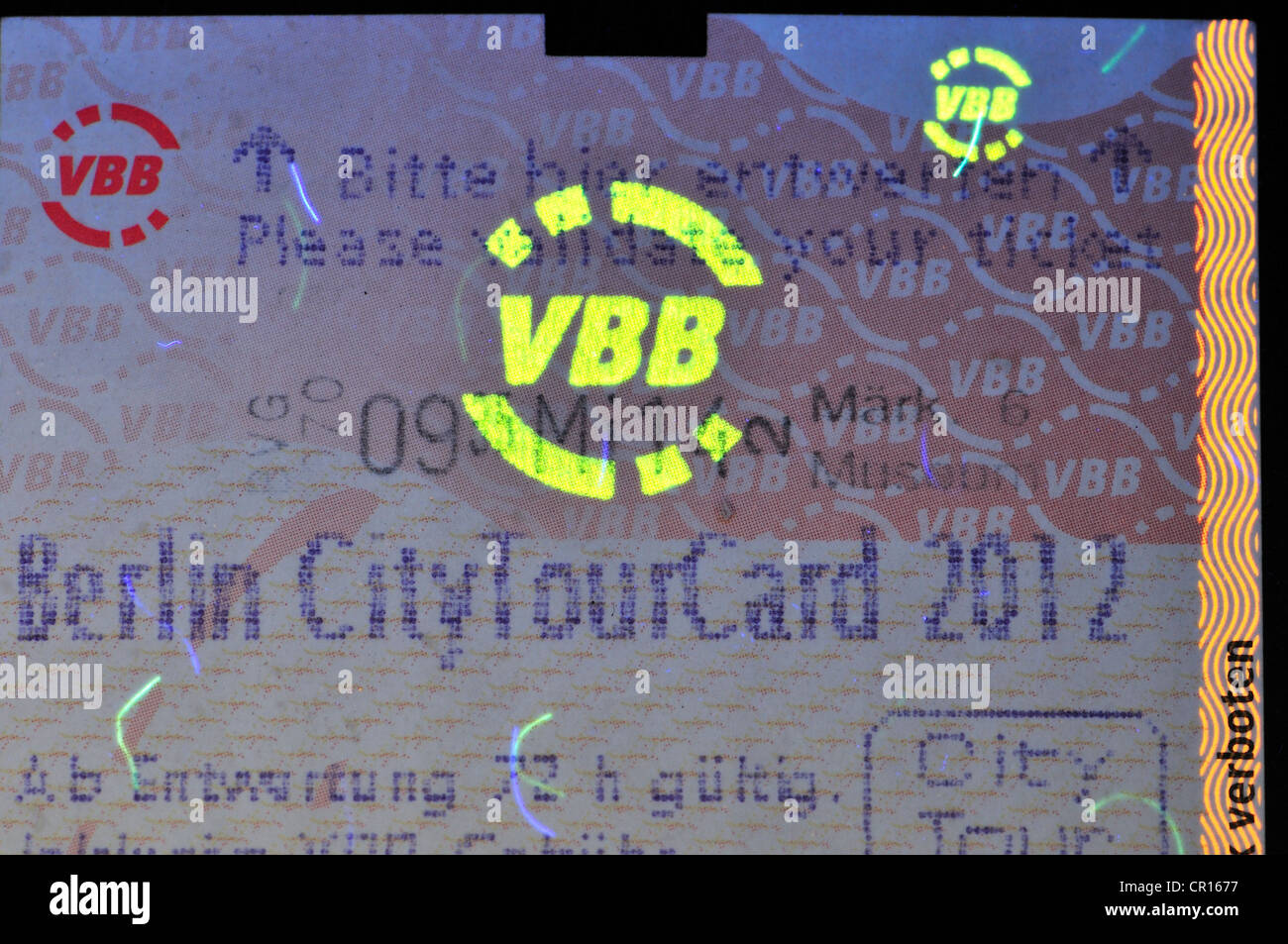 Transports Berlin billet indiquant les éléments de sécurité sous la lumière ultraviolette Banque D'Images