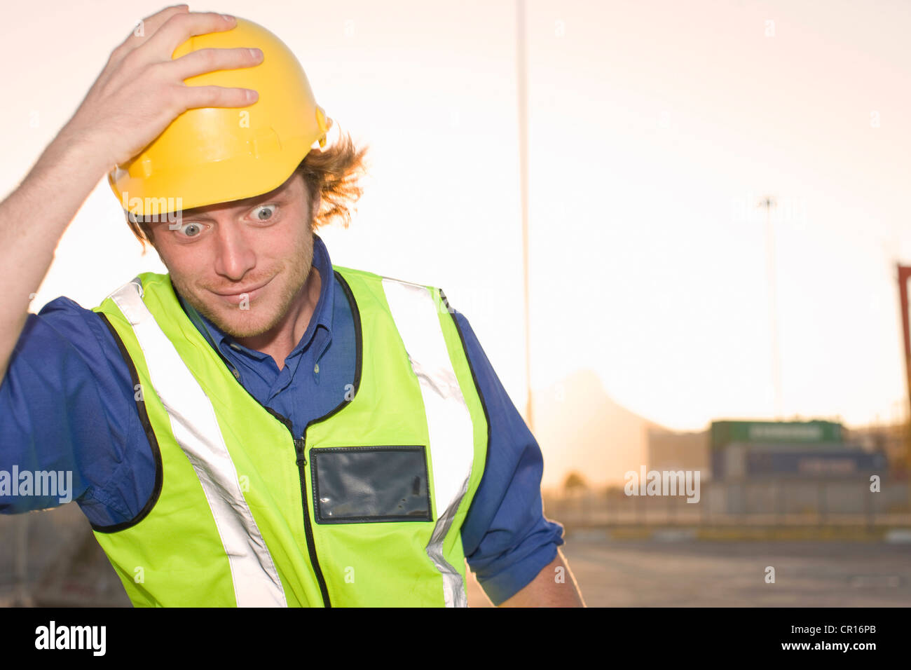 Construction Worker wearing hard hat Banque D'Images