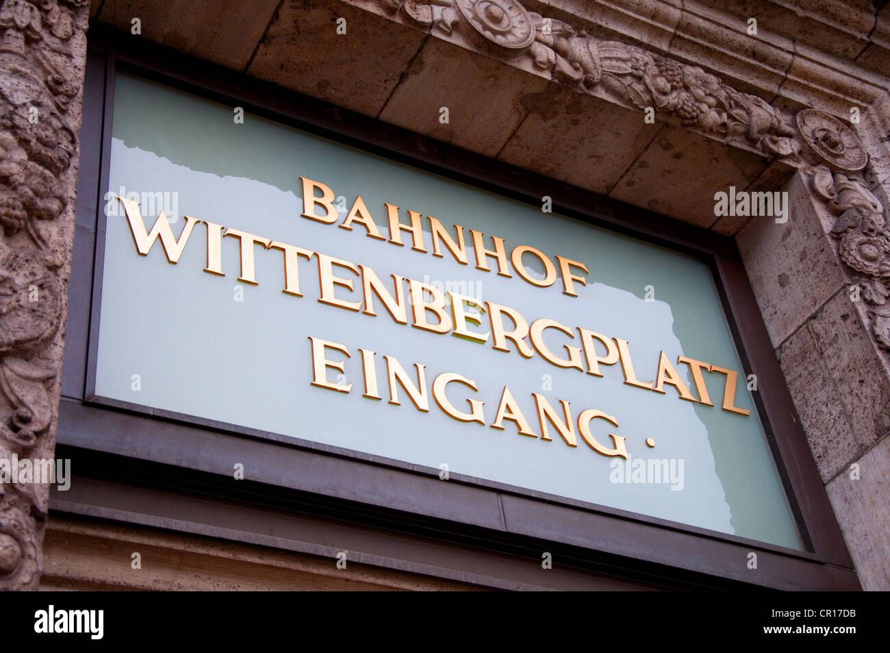 Berlin, Allemagne. U-Bahn (métro) Wittenbergplatz. Entrée privée Banque D'Images