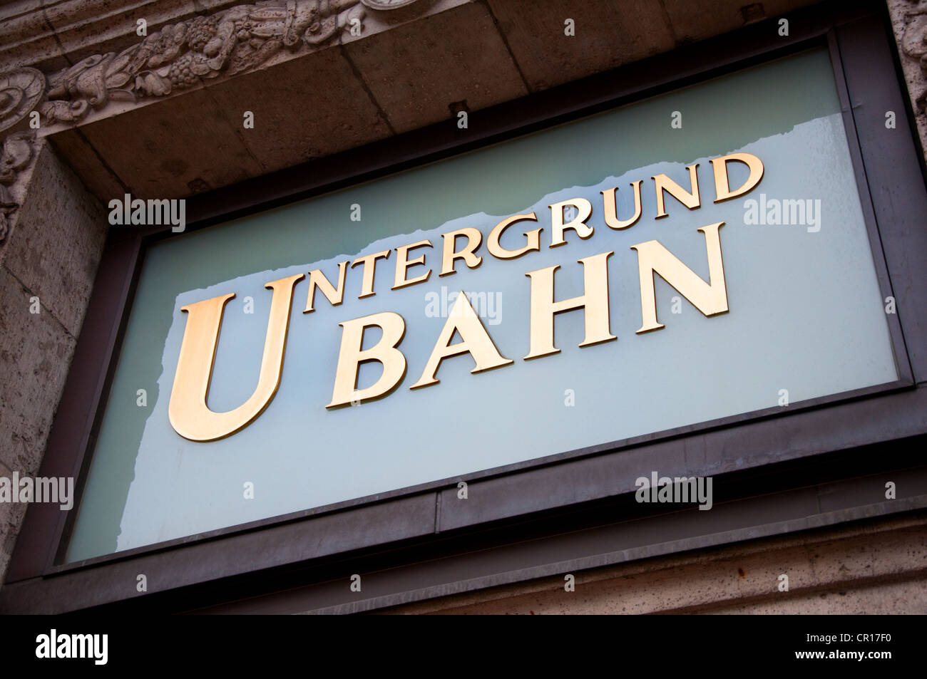 Berlin, Allemagne. U-Bahn (métro) Wittenbergplatz. Signe au-dessus de l'entrée Banque D'Images