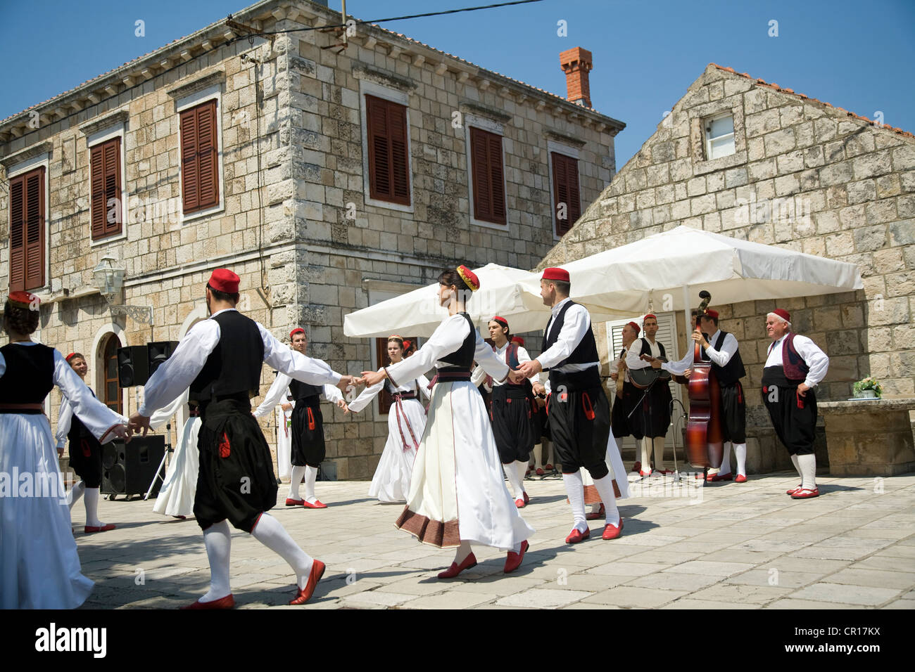 La Croatie, Dalmatie, côte dalmate, Cilipi, danse folklorique de Konavle Banque D'Images