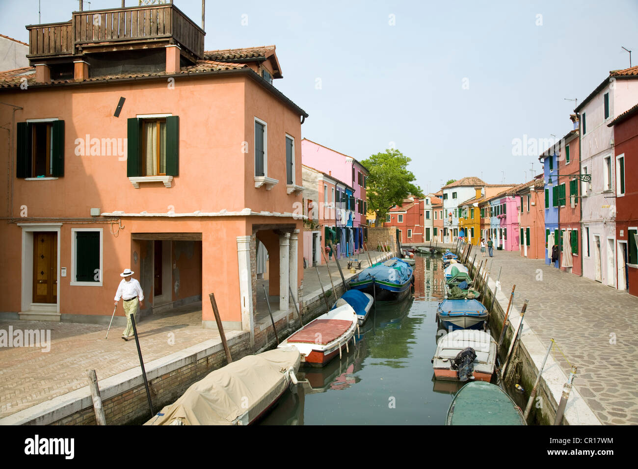 L'Italie, Venise, Venise, inscrite au Patrimoine Mondial de l'UNESCO, Burano île sur la laguna, maisons colorées et canal dans la ville Banque D'Images