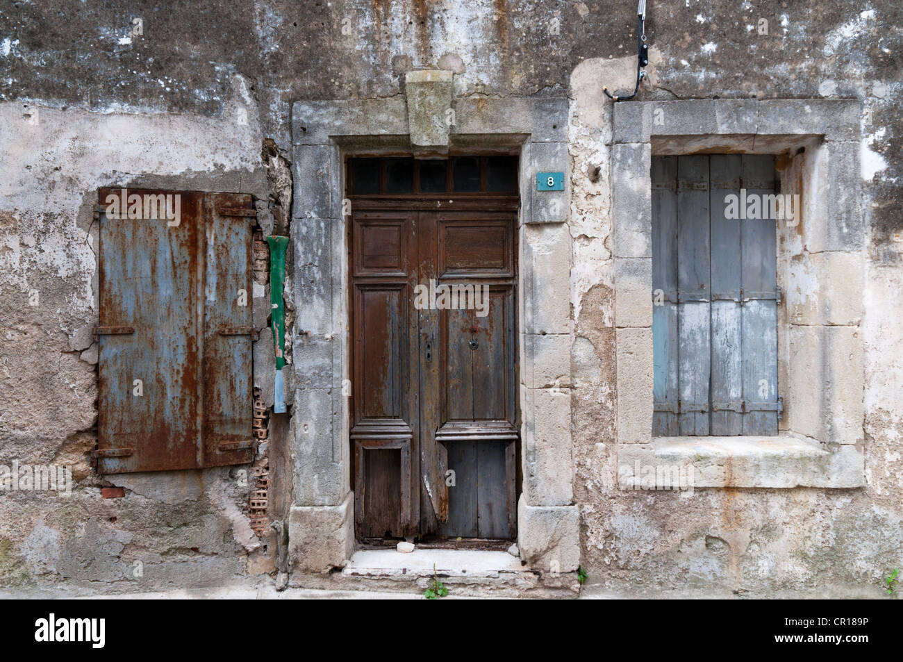 Maison aux volets fermés, dans le sud de la France. Banque D'Images
