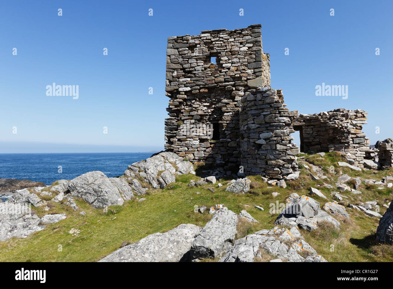 Ruines du château, à l'île de Carrickbraghey Doagh, péninsule d'Inishowen, County Donegal, Ireland, British Isles, Europe Banque D'Images