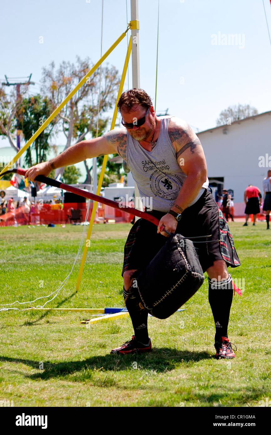 Mélanger de la gerbe à la Scottish Festival Orange County Fairgrounds Costa Mesa, Californie. Banque D'Images