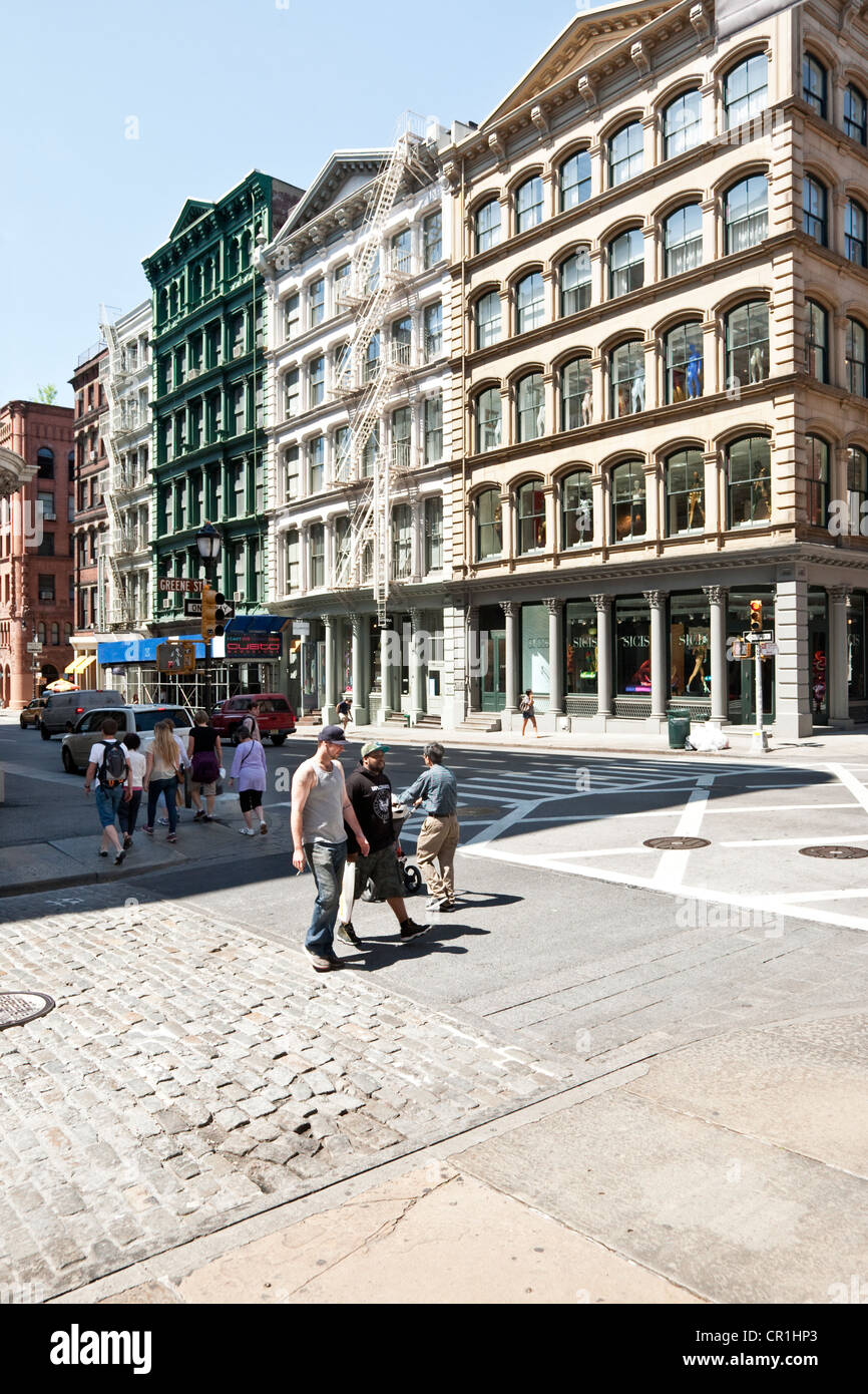 Beau fonte rangée sur façades Broome Street sur belle journée à Soho District historique en fonte bas Manhattan New York Banque D'Images