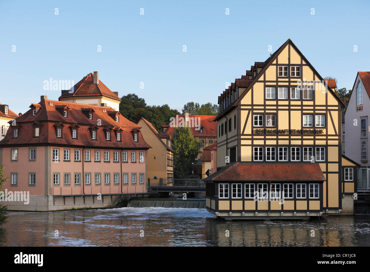 La rivière Regnitz avec Nepomuk Hotel, voir d'Bischofsmuehlbruecke, Bamberg, Haute-Franconie, Franconia, Bavaria, PublicGround Banque D'Images