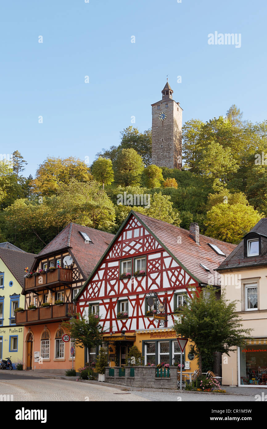 Urbangut tower et Marktplatz square, Bad Berneck, chaîne de montagnes Fichtelgebirge, Haute-Franconie, Franconia, Bavaria Banque D'Images