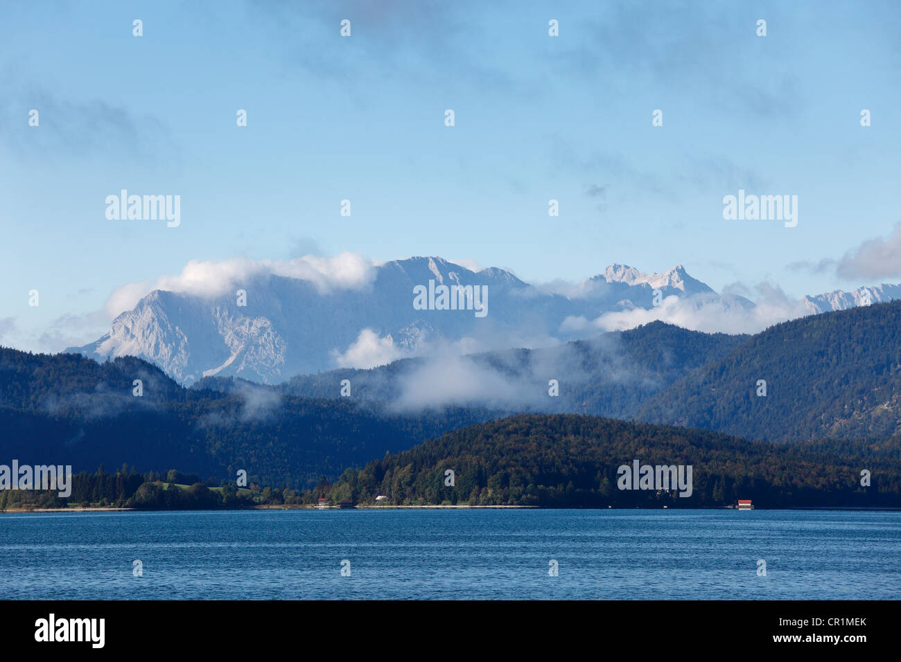 Le lac de Walchen avec Montagnes du Karwendel et du Wetterstein, Upper Bavaria, Bavaria, Germany, Europe, PublicGround Banque D'Images