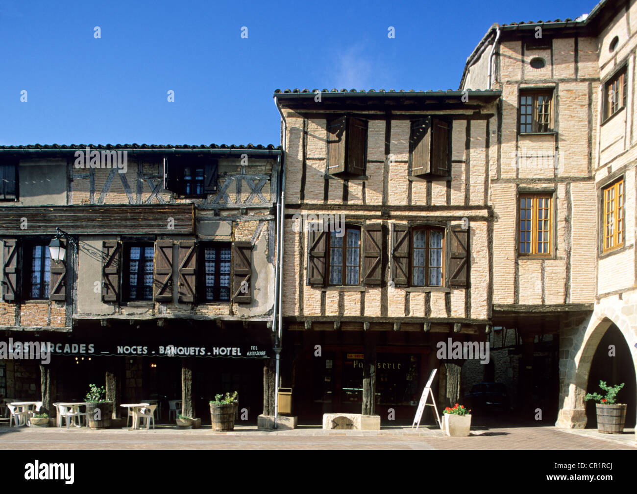 La France, Tarn, la vallée de Vere, Castelnau de Montmirail, étiqueté Les Plus Beaux Villages de France, la place principale de la Banque D'Images