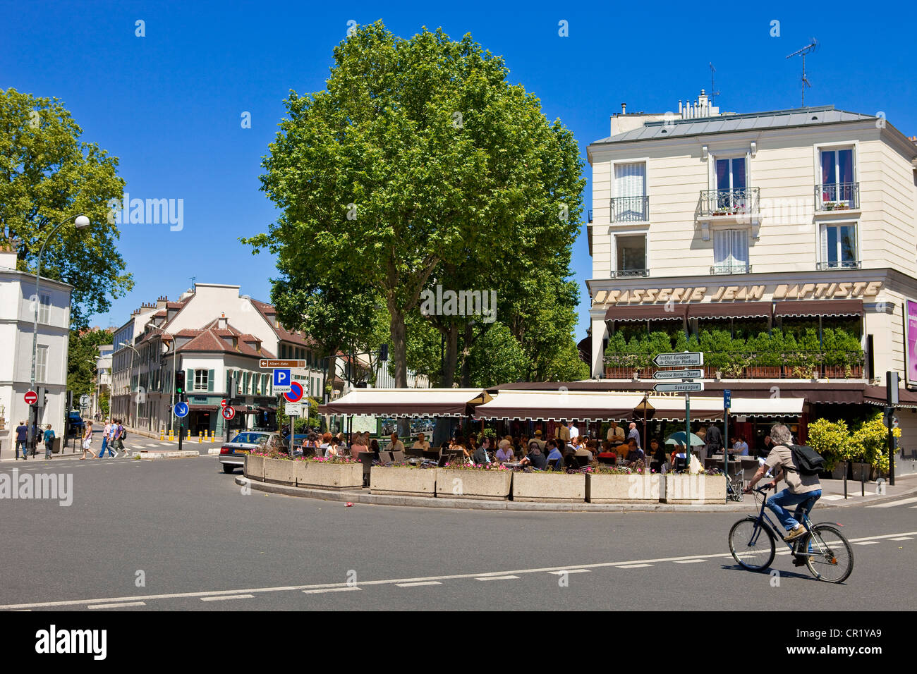 France, Hauts de Seine, Boulogne Billancourt, rond-point sur Avenue Jean  Baptiste Clement Photo Stock - Alamy