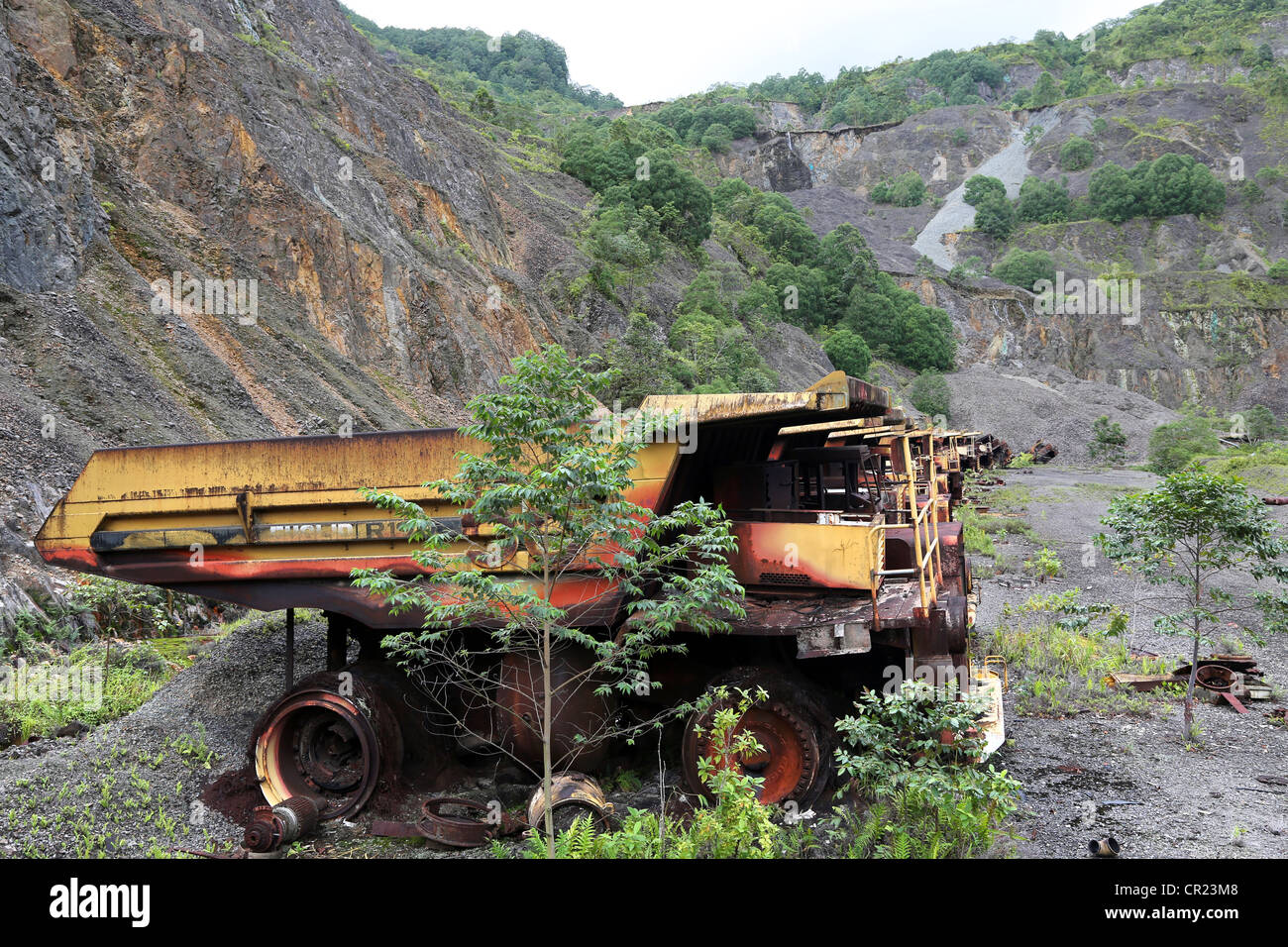 Camions dans la mine de cuivre de Panguna, fermé en 1989 en raison d'un sabotage par l'Armée révolutionnaire de Bougainville. La Papouasie-Nouvelle-Guinée Banque D'Images