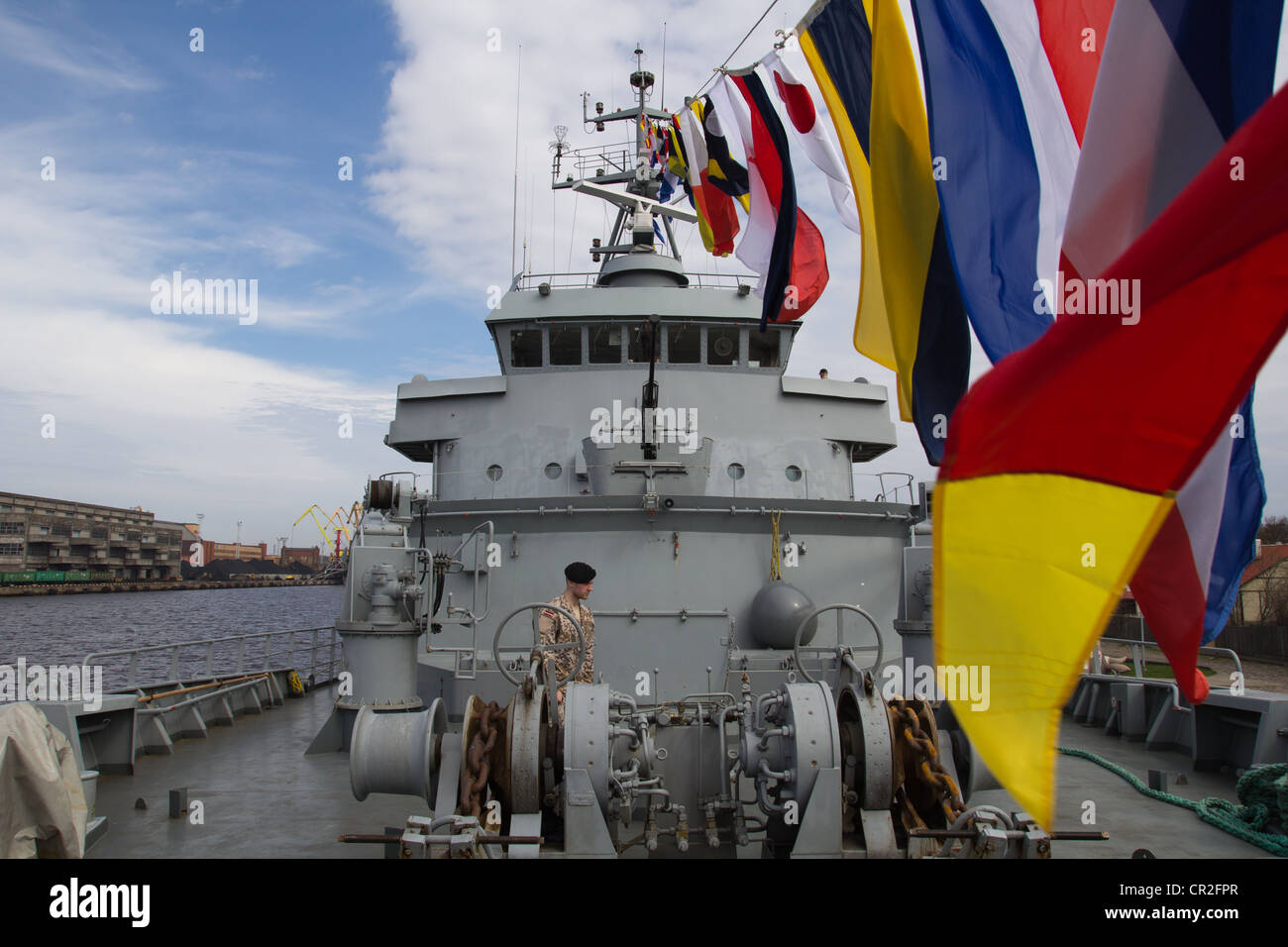 Navire de guerre de l'OTAN dans le port de Ventspils Banque D'Images