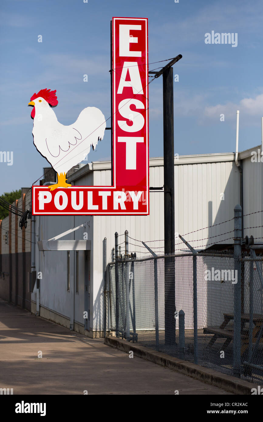 Metal signe pour un poulet / transformation de la volaille dans la région de East Austin, Texas Banque D'Images