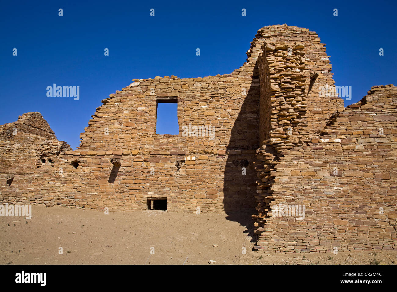 Les murs de grès de l'Anasazi grande maison de Pueblo Pueblo del Arroyo, Chaco Canyon National Historical Park, Nouveau Mexique Banque D'Images