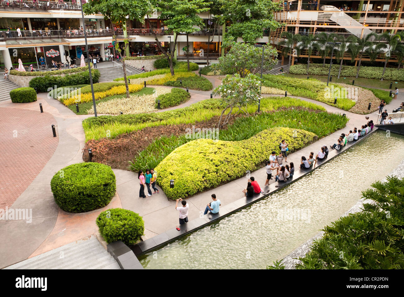 Les terrasses à Ayala Center Cebu shopping mall, partie de Cebu Business Park. La ville de Cebu, Cebu, Visayas, Philippines. Banque D'Images