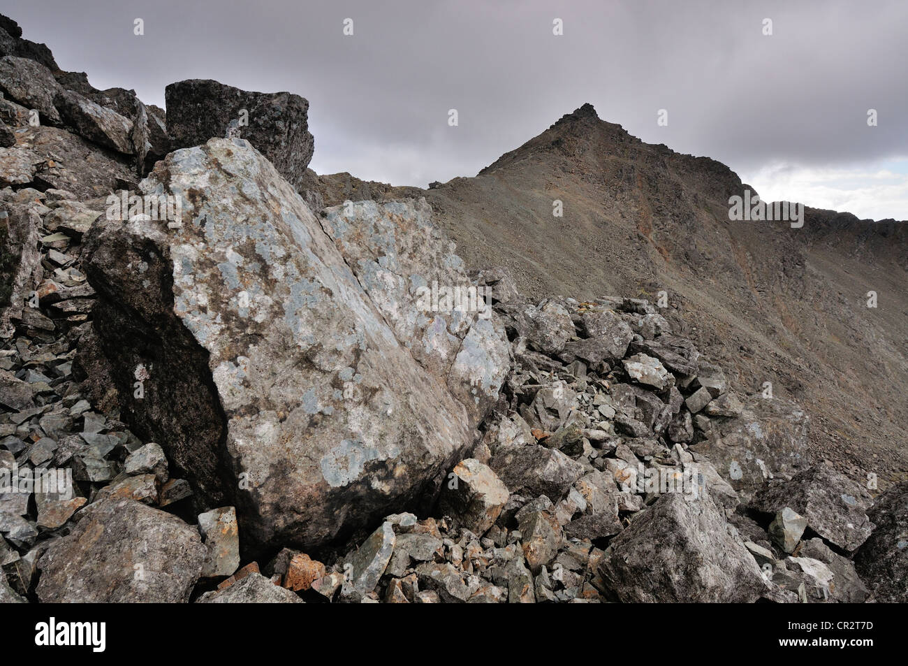 Vue vers le pic de Bruach na Frithe depuis le haut de Dromore West Fionn, Black Cuillin, Isle of Skye Banque D'Images